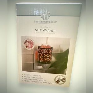 BRAND NEW-HUNTINGTON HOME HIMALAYAN SALT WARMER WALL PLUG IN